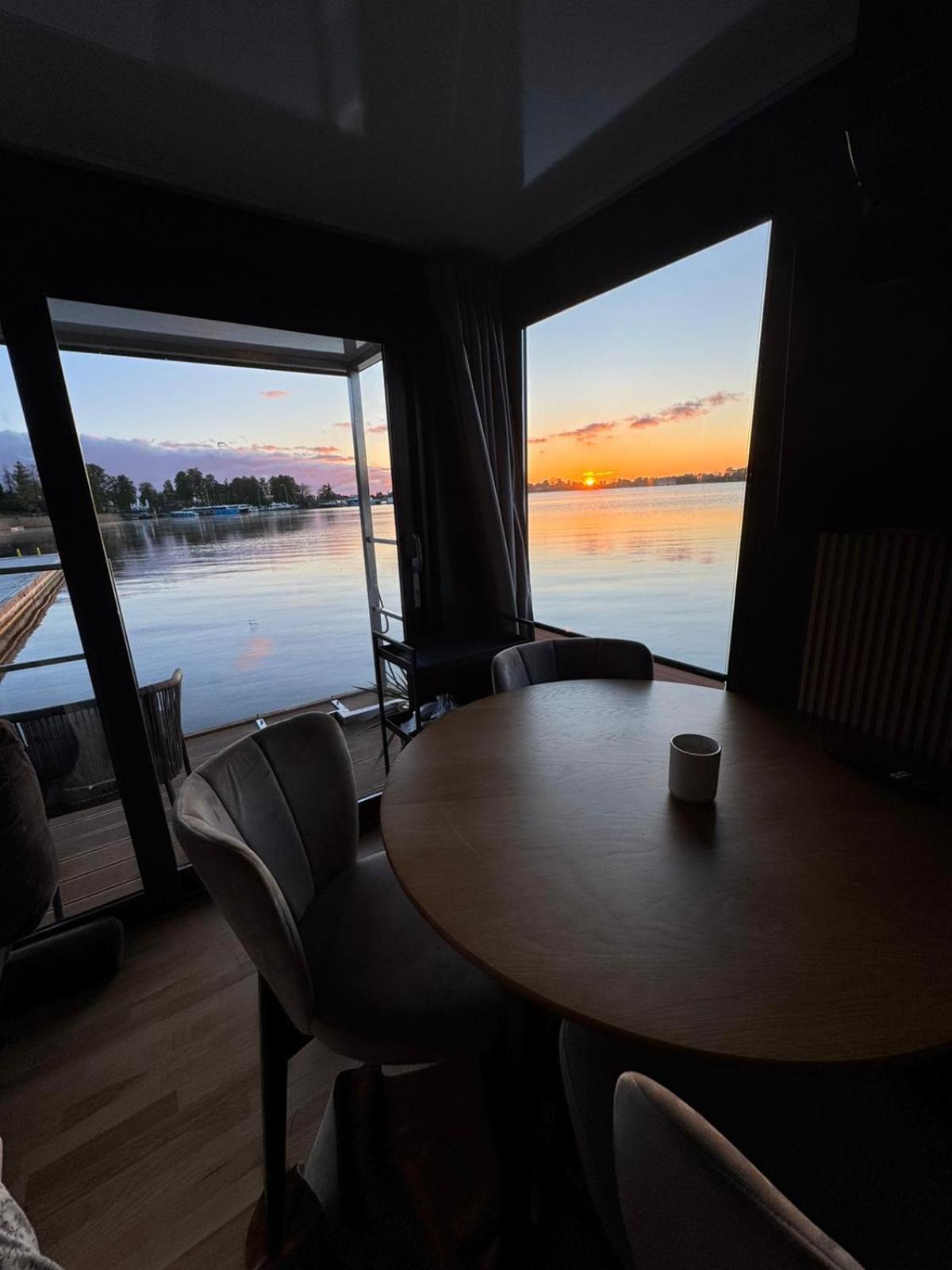 Domek Na Wodzie - Houseboat -Sauna, Taras Na Dachu, Dwie Sypialnie Mikołajki エクステリア 写真